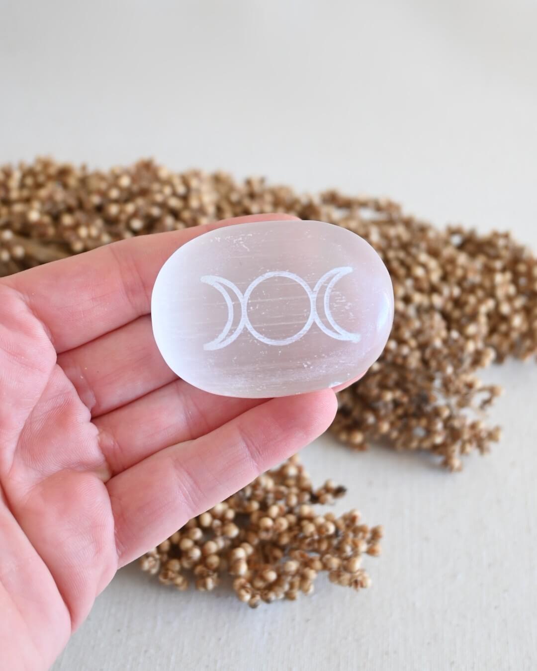 “Jabón” de Selenita Triple Luna | Limpieza y recarga energética