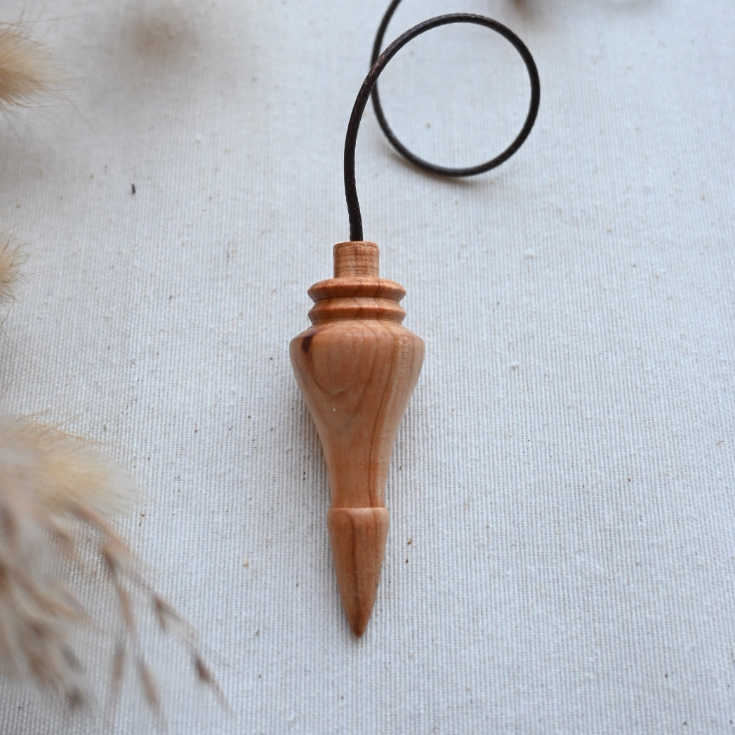 Péndulo artesanal de cedro africano - Ànima Dríada (Pieza única)