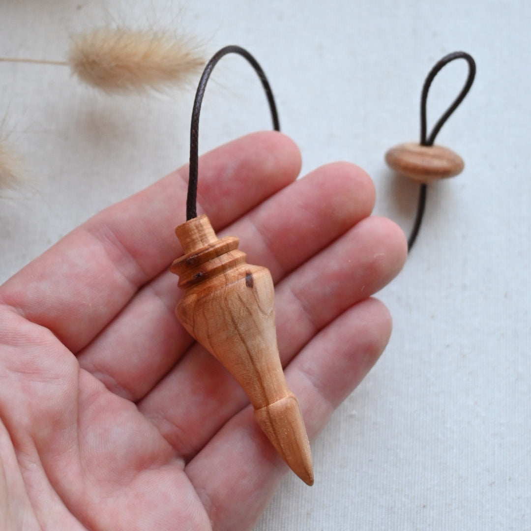 Péndulo artesanal de cedro africano - Ànima Dríada (Pieza única)