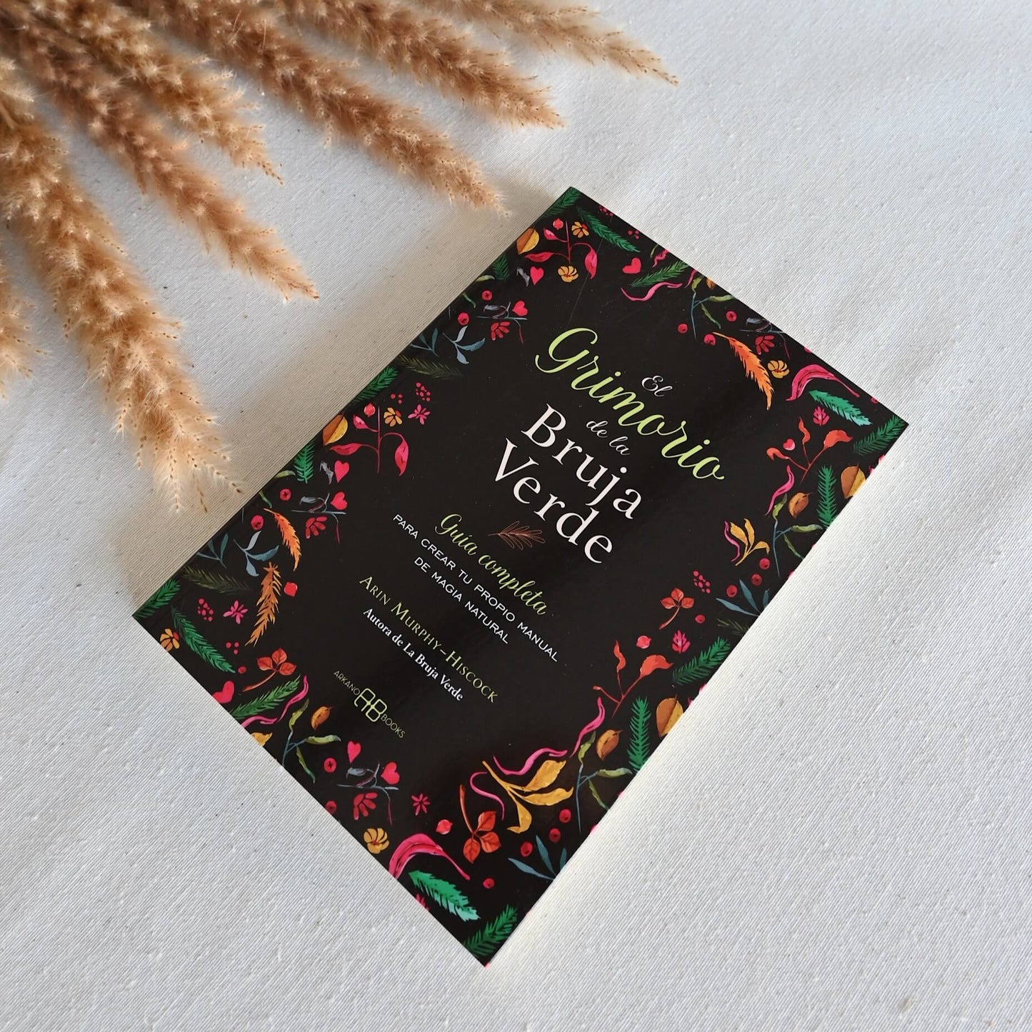 El grimorio de la bruja verde - Guía completa para crear tu propio manual de magia natural