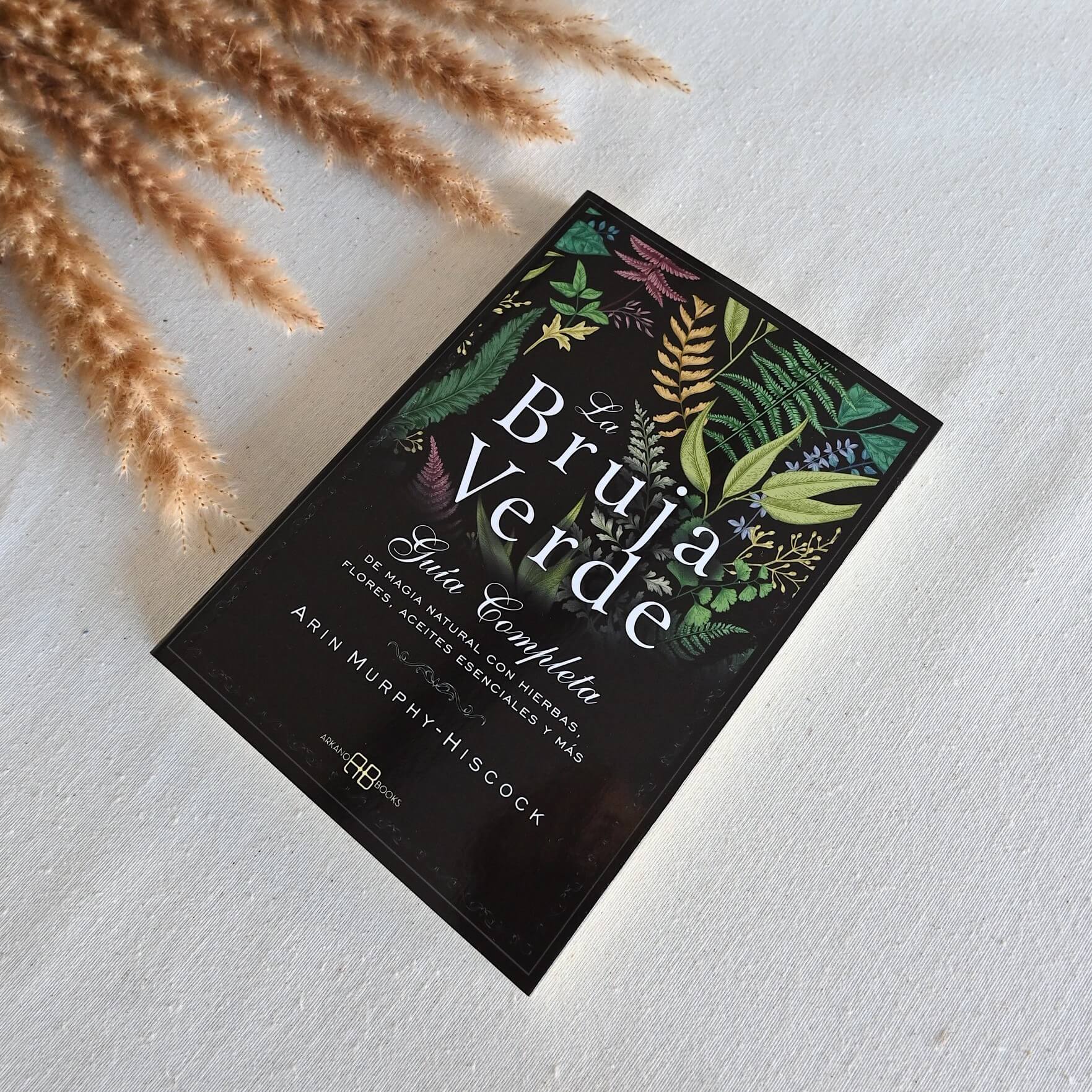 La Bruja verde - Guía completa de magia natural con hierbas, flores, aceites esenciales y más