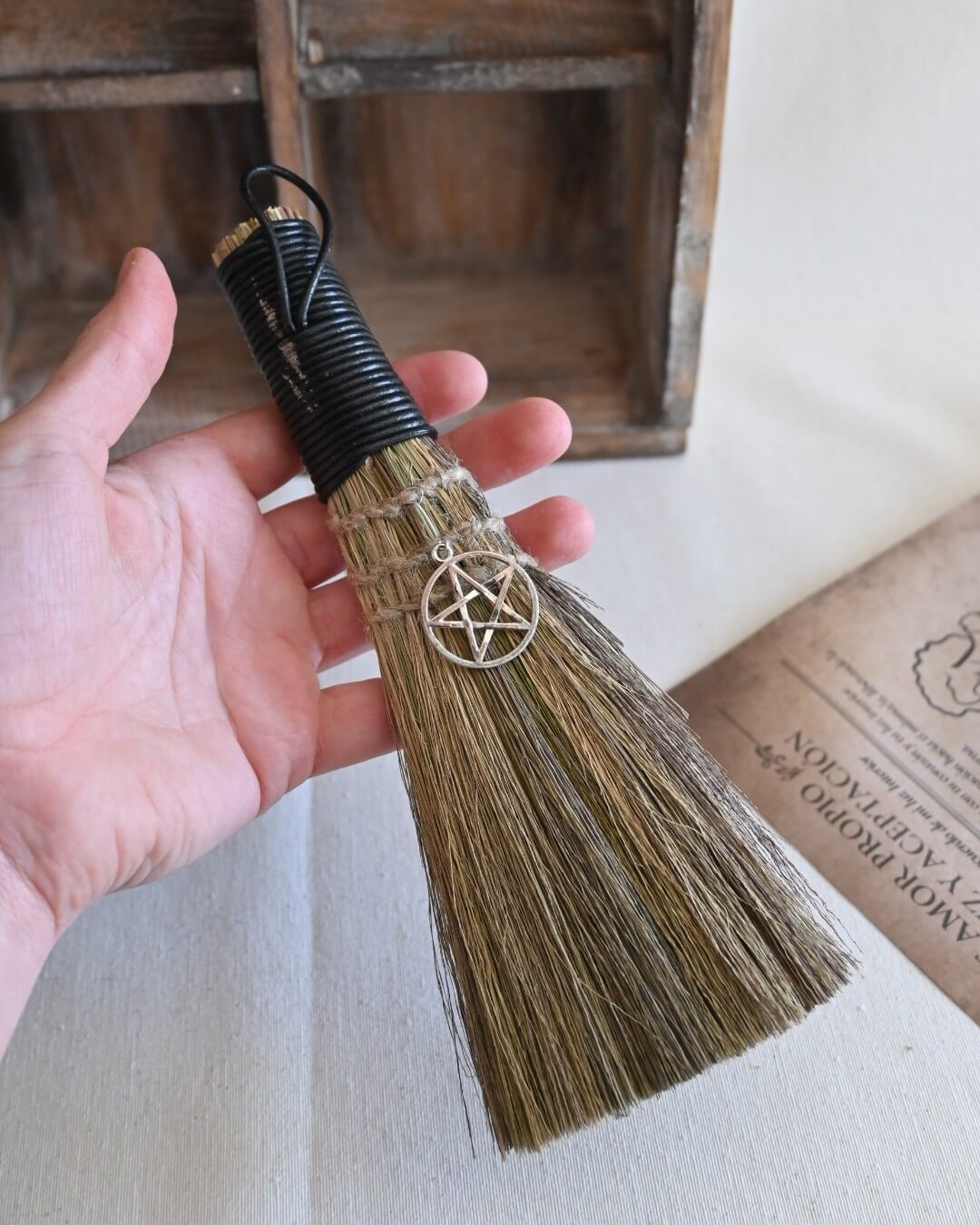 Escoba de Bruja Ritual | Limpieza energética y protección