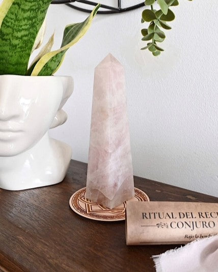 Obelisco grande de Calcita Mangano | Amor profundo y sanación emocional