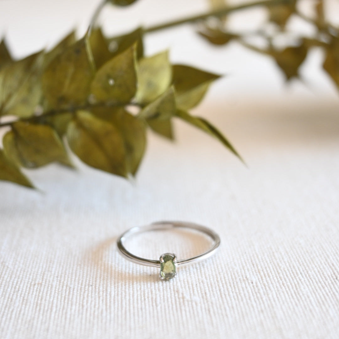 Anillo de moldavita ajustable - Transformación, expansión, evolución