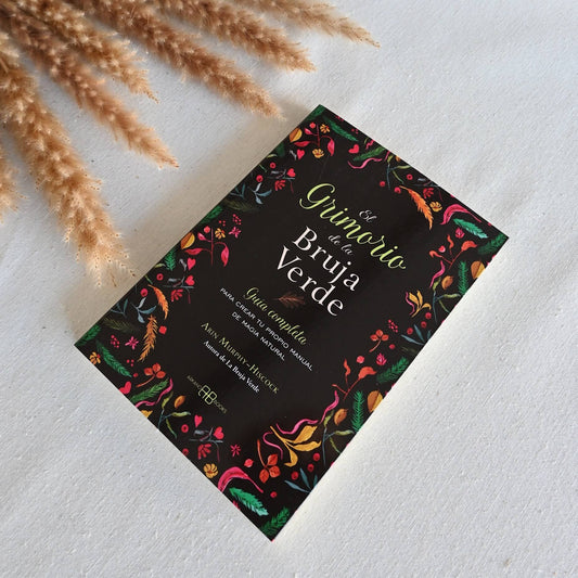 El grimorio de la bruja verde - Guía completa para crear tu propio manual de magia natural