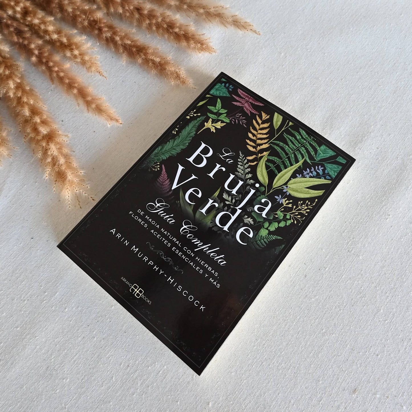 La Bruja verde - Guía completa de magia natural con hierbas, flores, aceites esenciales y más