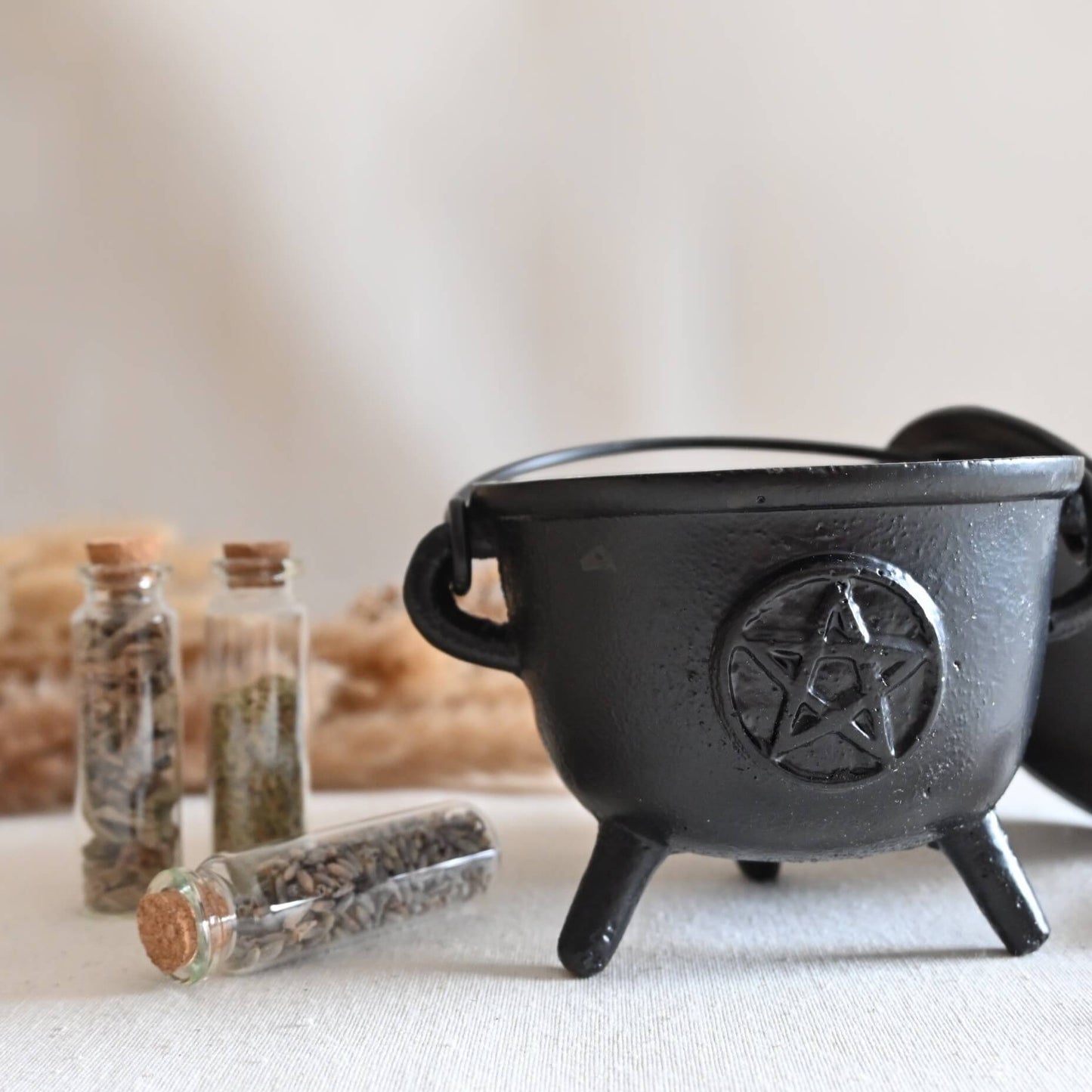 Caldero grande con pentáculo