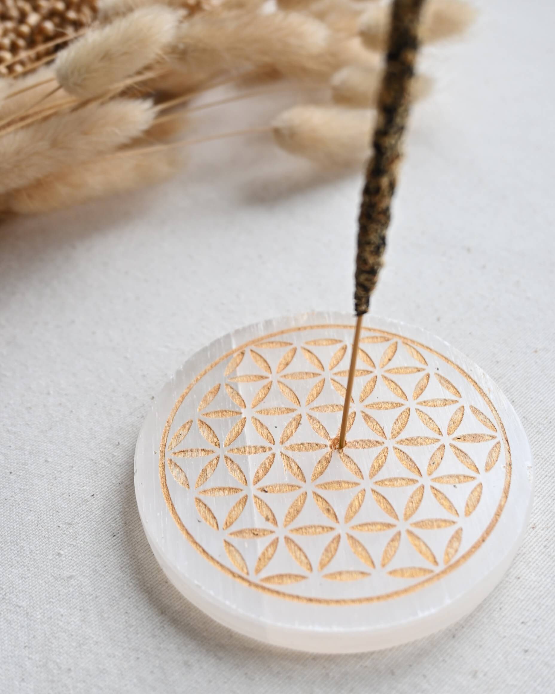 Portaincienso de Selenita – Flor de la Vida y luz purificadora