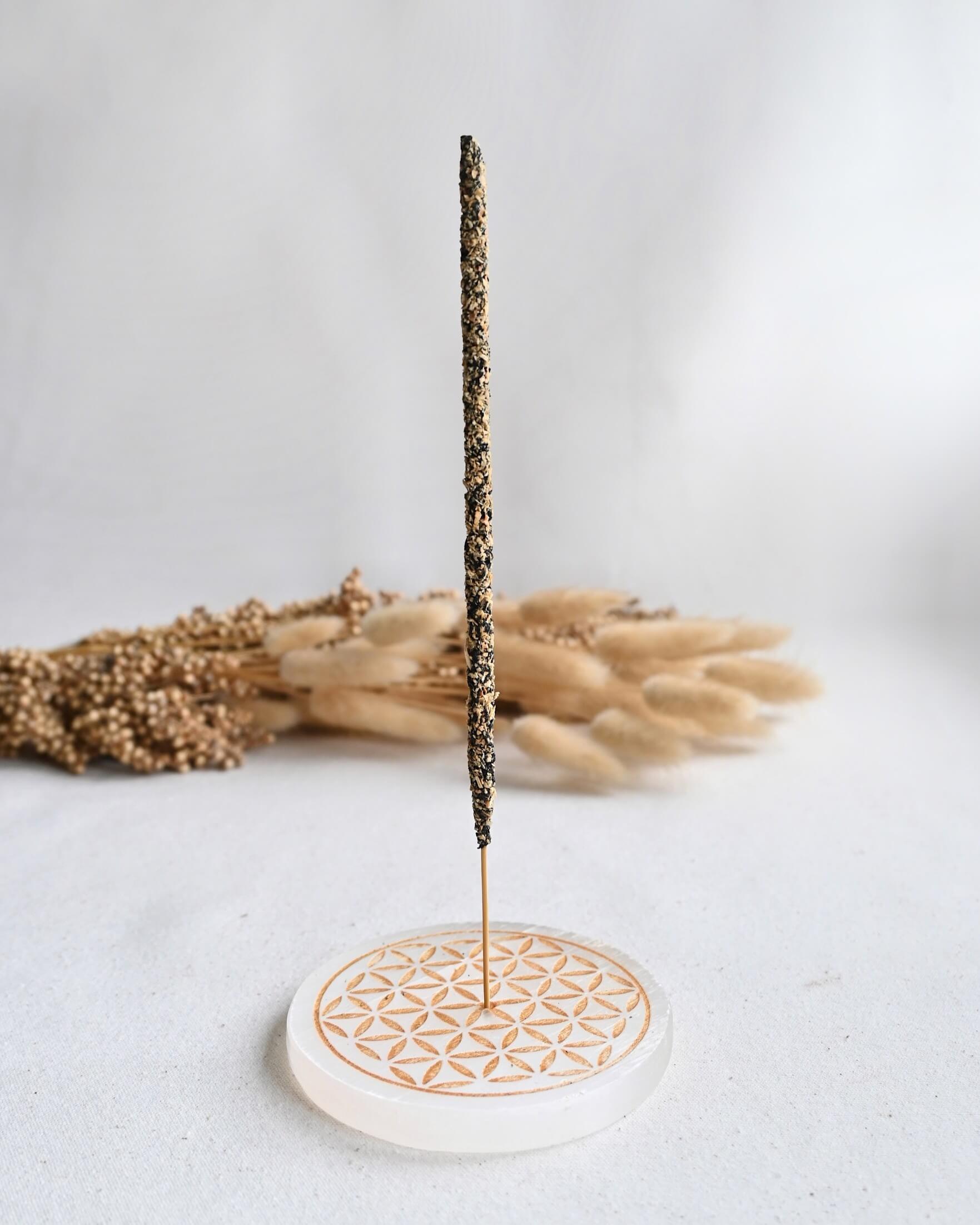 Portaincienso de Selenita – Flor de la Vida y luz purificadora