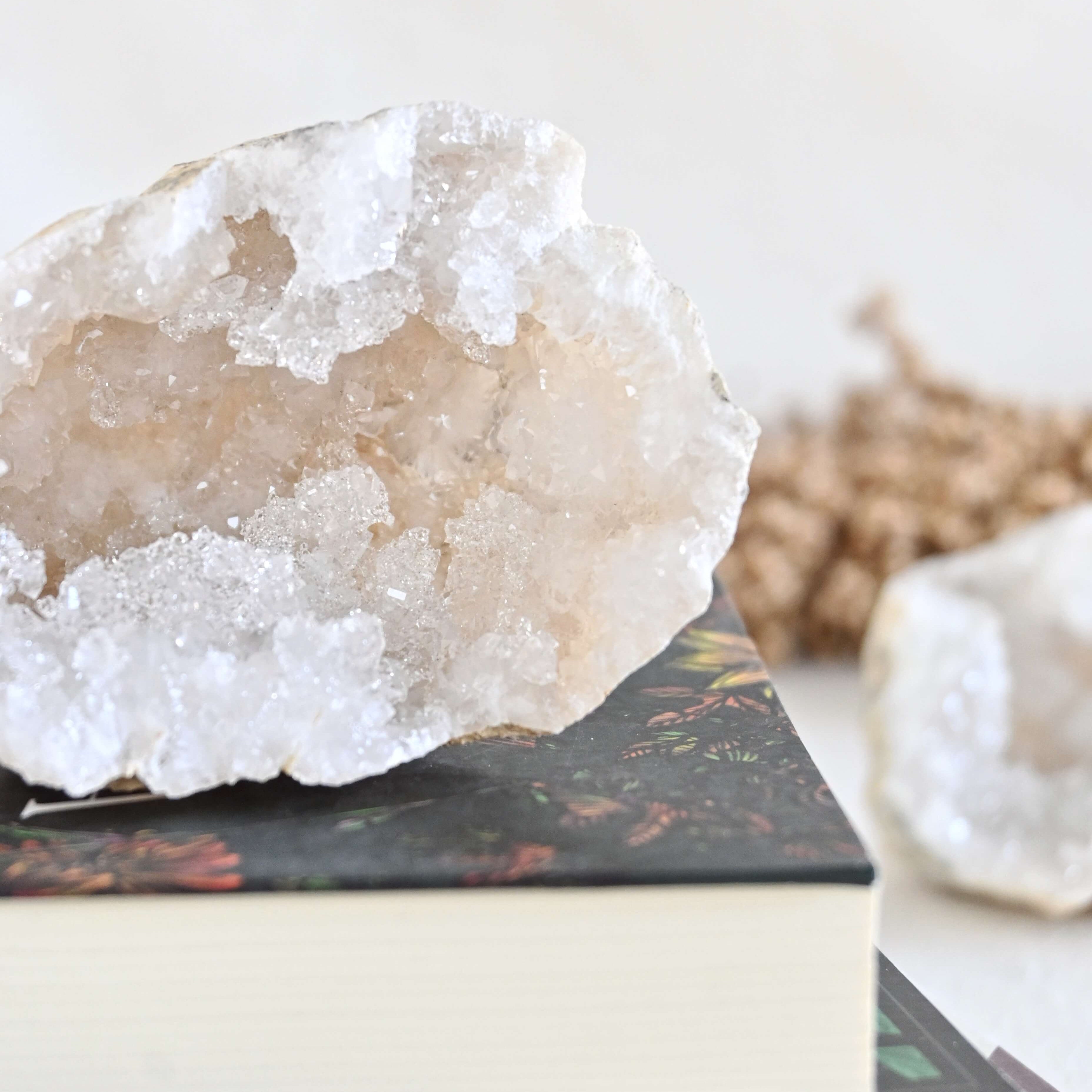 Geoda completa de Cuarzo Blanco grande - Armonía & purificación