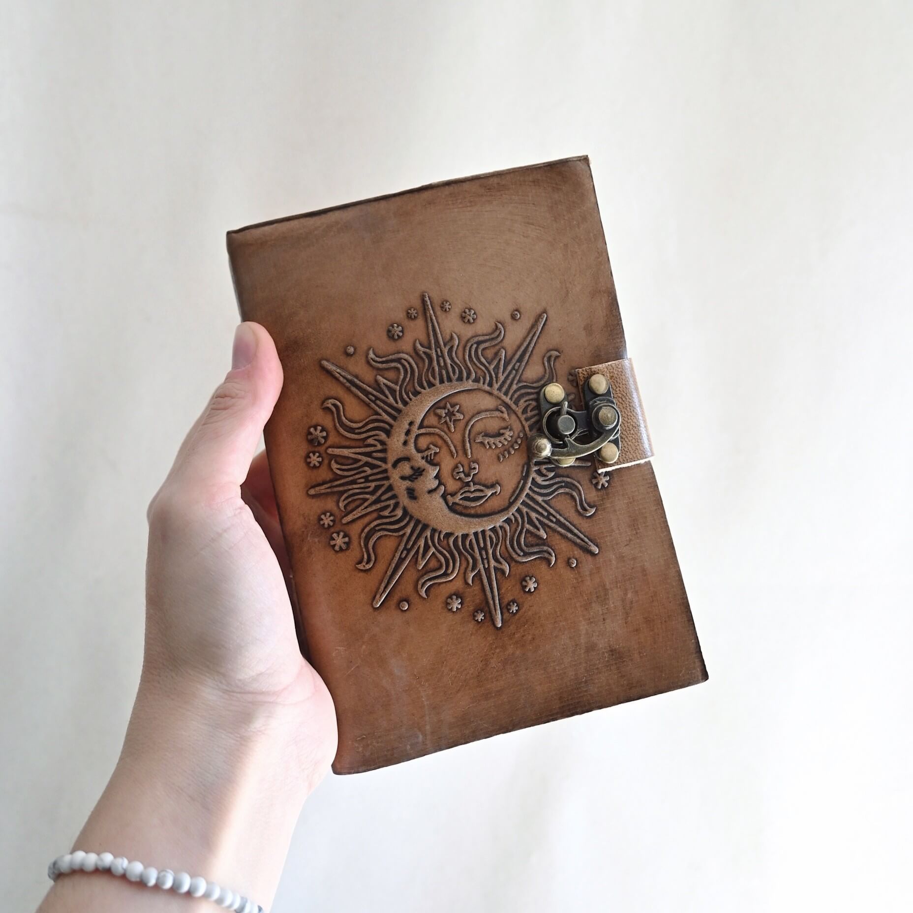Libreta Sol & Luna con funda de cuero vegano