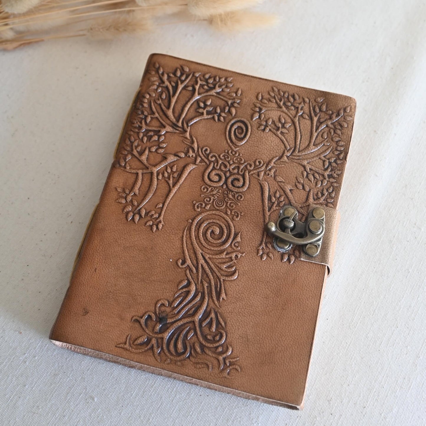 Libreta dríada con funda de cuero vegano
