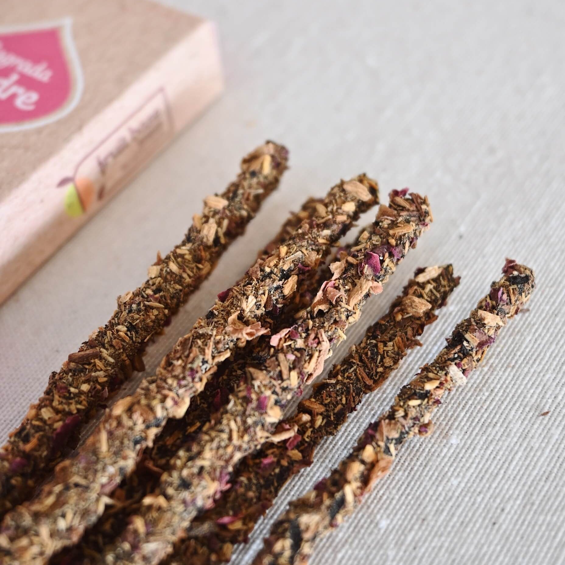 Palo Santo con Rosas - Amor & energía femenina | Sagrada Madre