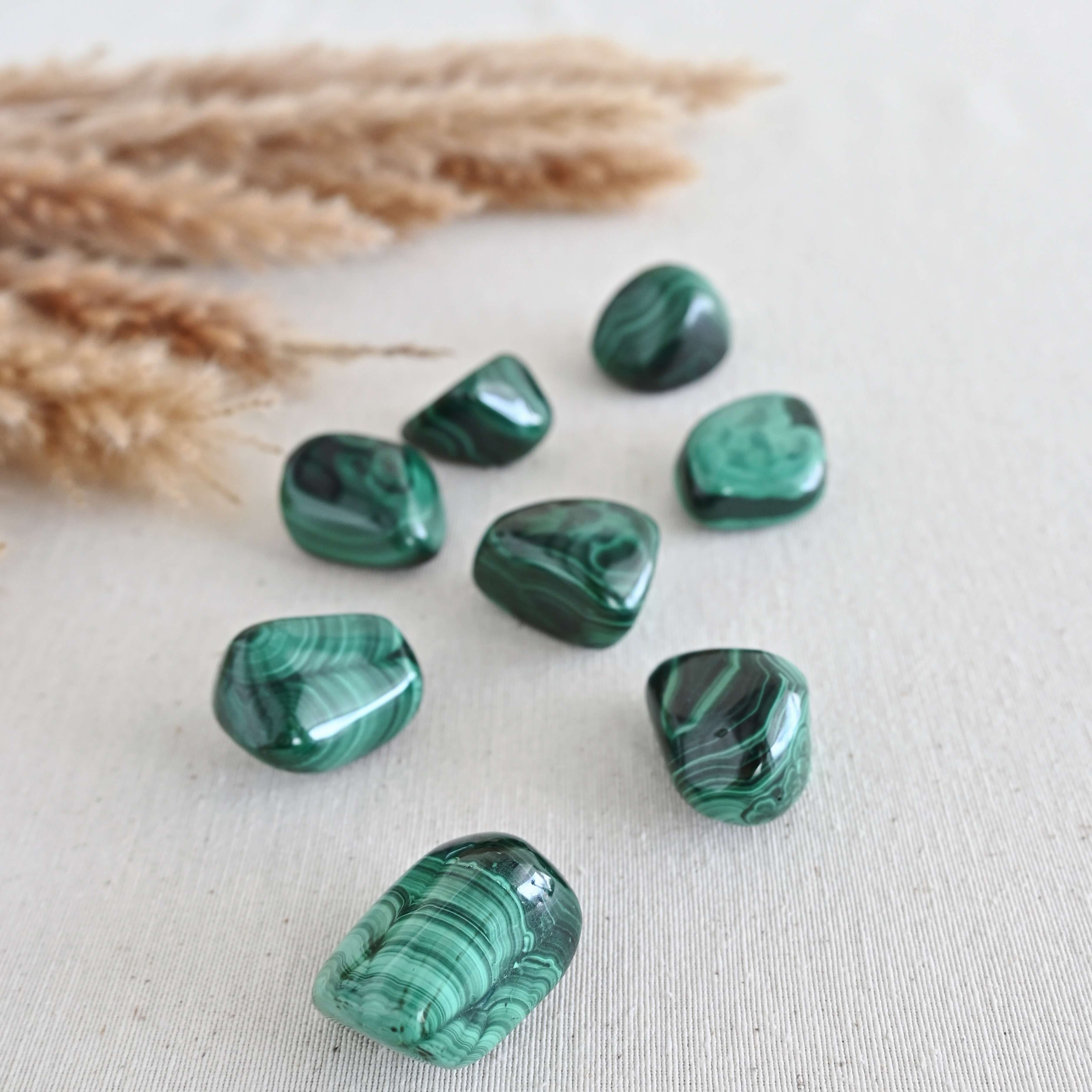 Malaquita grande – "Los males quita"