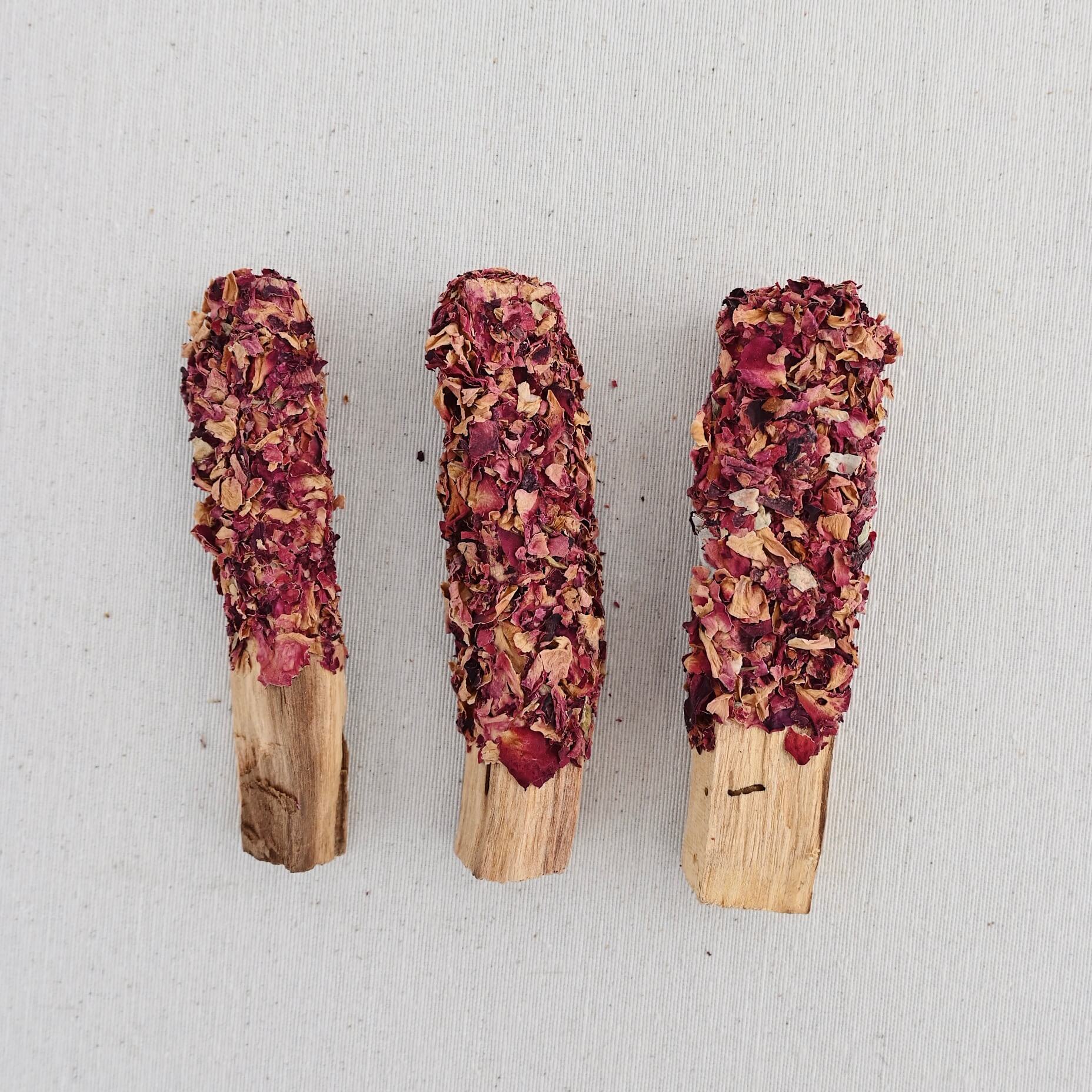 Palo Santo con Pétalos de Rosa - Limpieza energética suave & amorosa