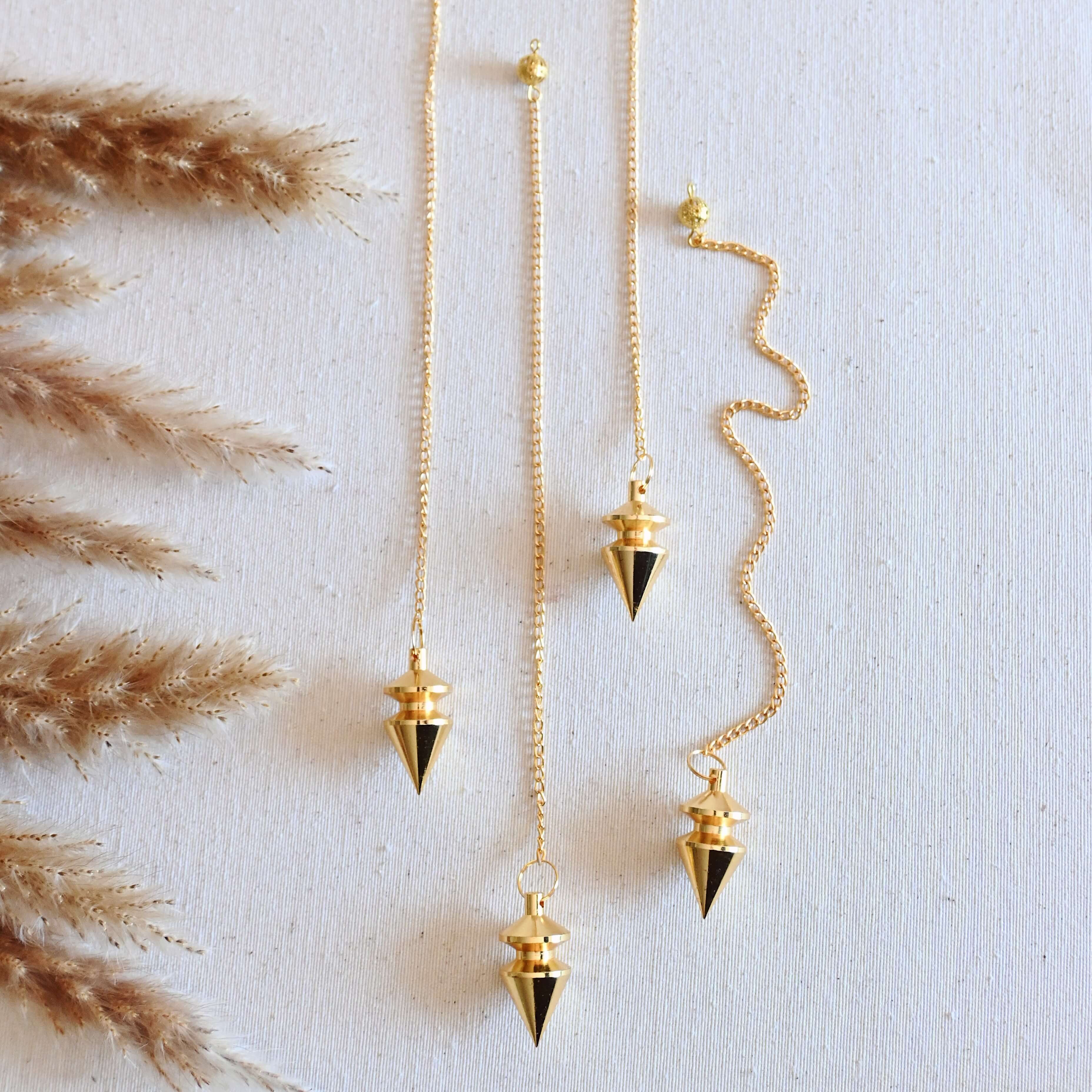 Péndulo de metal dorado - Claridad & Precisión