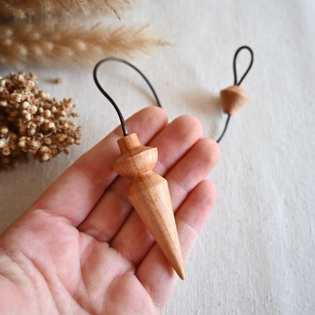 Péndulo artesanal de cedro africano - Ànima Dríada (Pieza única)