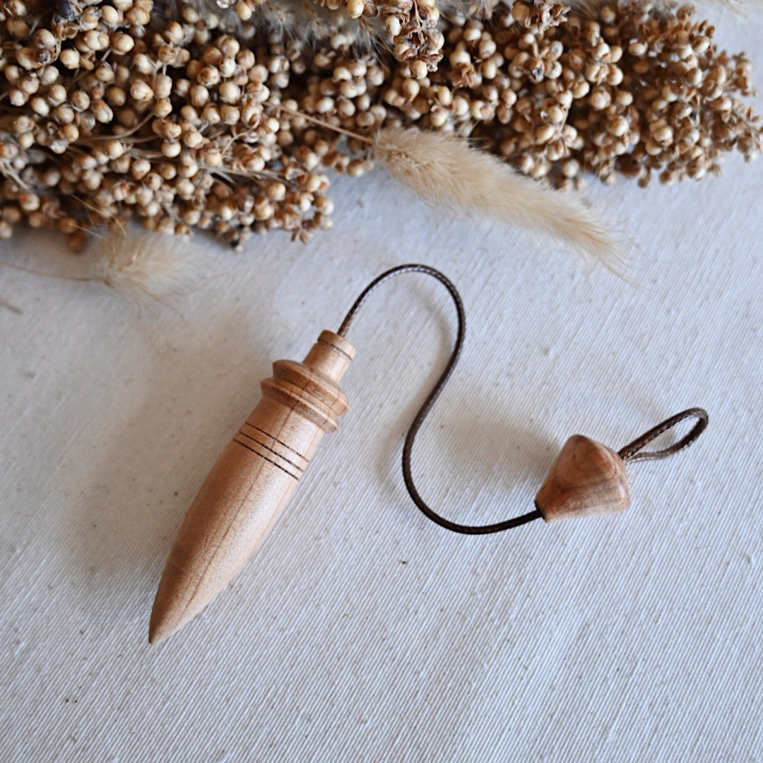 Péndulo artesanal de cedro africano - Ànima Dríada (Pieza única)