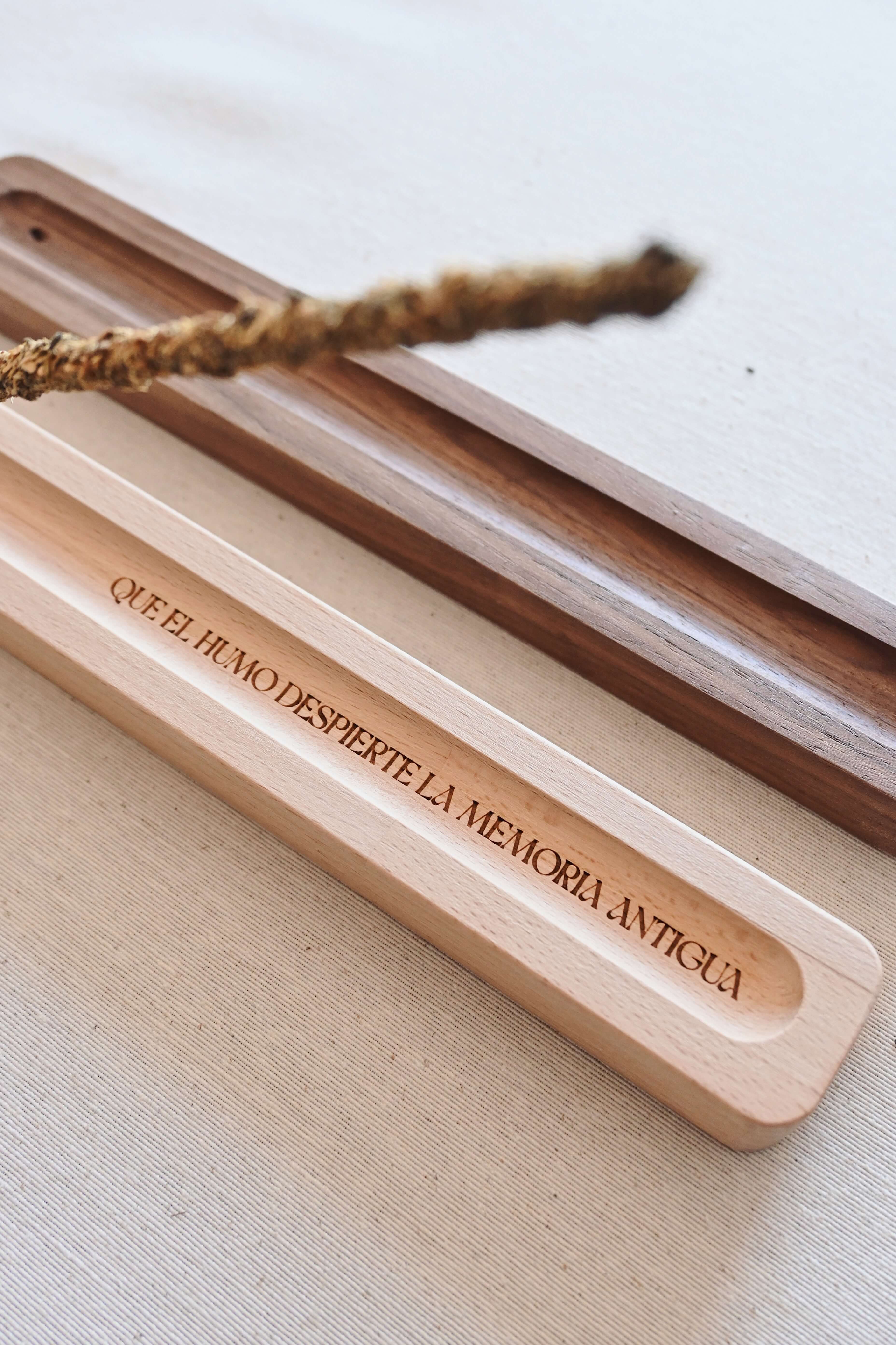 Portaincienso artesanal de madera noble - Frase Personalizable