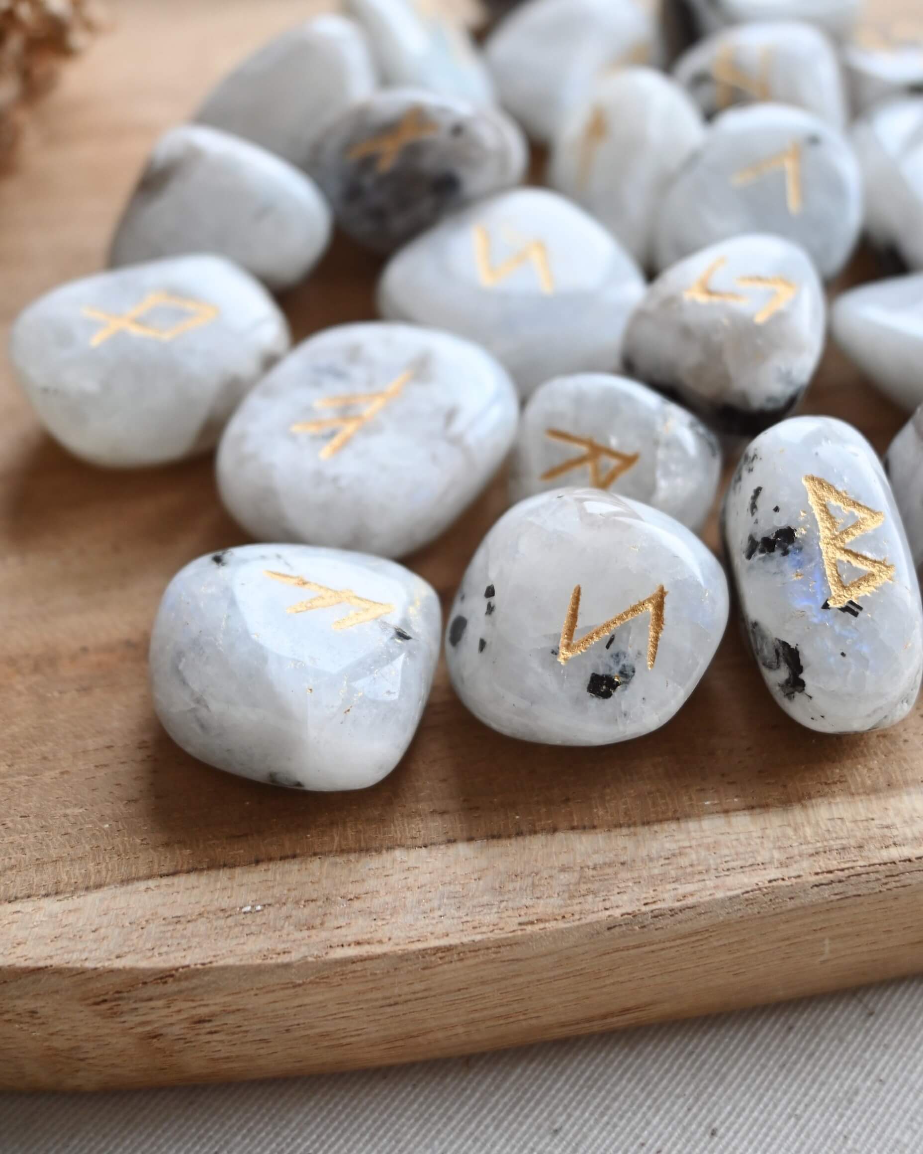 Runas nórdicas de piedra Luna | Intuición, Sensibilidad y Conexión ancestral.
